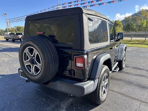 Used 2022 Jeep Wrangler Sport S image 4