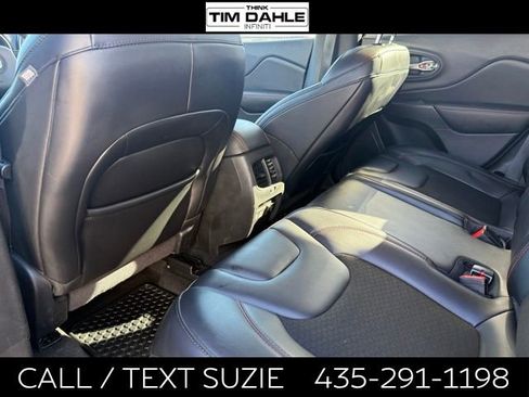 Used 2021 Jeep Cherokee Trailhawk w/ Comfort/Convenience Group AWD/4WD image 13