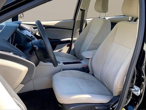 Used 2018 Ford Focus SE w/ SE Appearance Package image 20