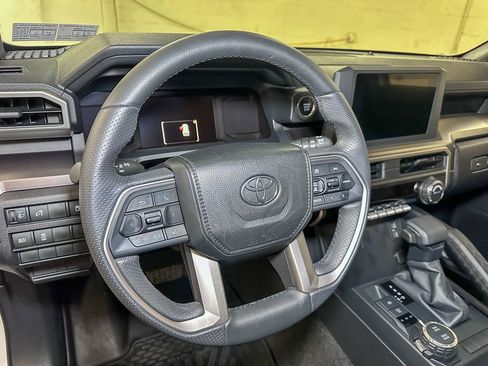 Used 2025 Toyota 4Runner SR5 image 28