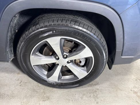 Used 2019 Jeep Cherokee Limited AWD/4WD image 11