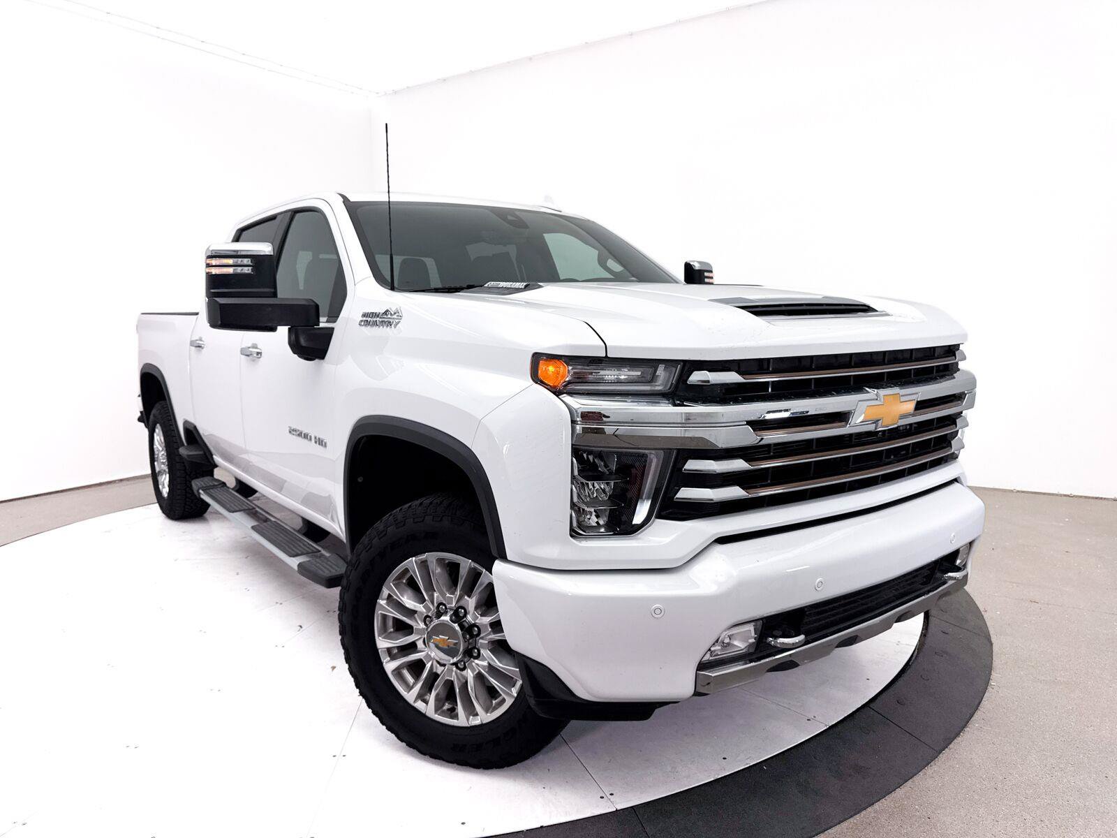 Used 2021 Chevrolet Silverado 2500 High Country w/ Technology Package AWD/4WD image 1