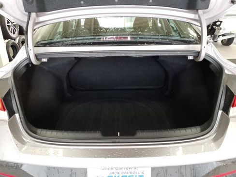 Used 2024 Hyundai Elantra SEL image 16