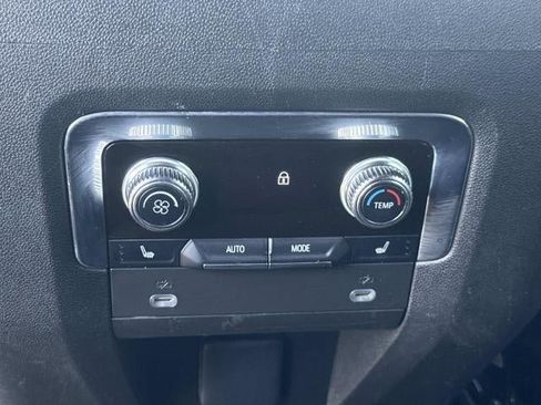Used 2023 GMC Yukon XL AT4 AWD/4WD image 19