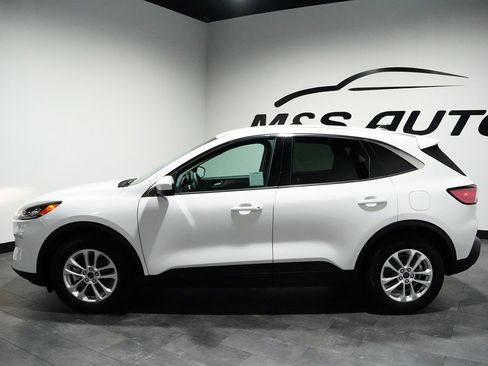 Used 2020 Ford Escape SE image 3