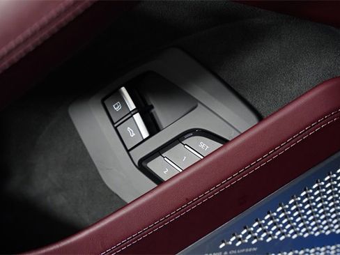 Used 2025 Lamborghini Urus SE image 46