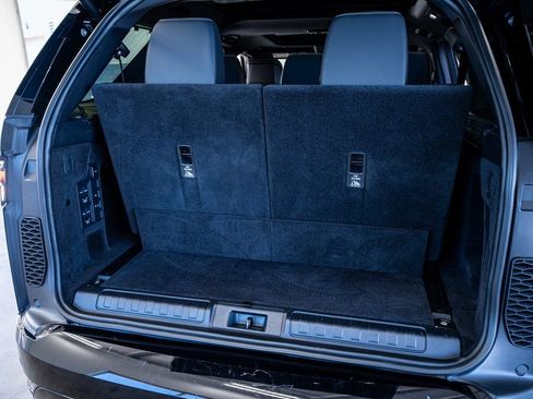 Used 2024 Land Rover Discovery Dynamic SE image 59