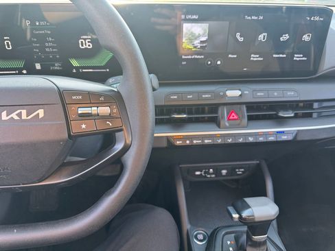 Used 2025 Kia K4 LXS image 7