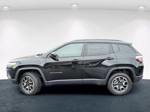 Used 2025 Jeep Compass Trailhawk w/ Trailer Tow Group AWD/4WD image 14