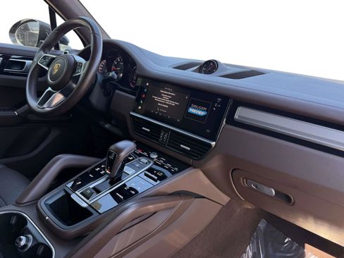 Used 2023 Porsche Cayenne Platinum Edition image 26