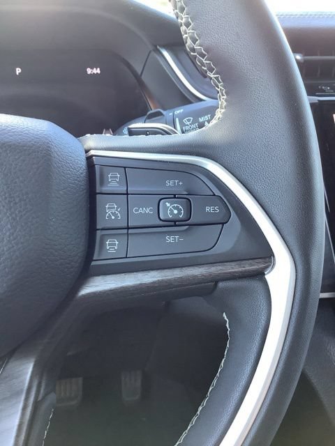 Used 2023 Jeep Grand Cherokee Limited AWD/4WD image 33