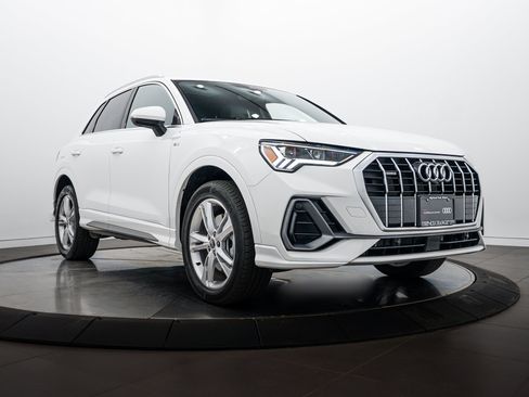 Used 2023 Audi Q3 2.0T Premium Plus w/ Premium Plus Package AWD/4WD image 1