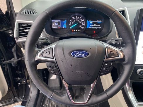 Used 2024 Ford Edge Titanium image 10