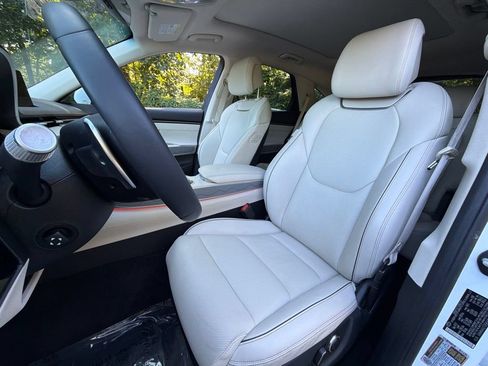 Used 2024 Genesis GV70 2.5T w/ Advanced Package AWD/4WD image 17