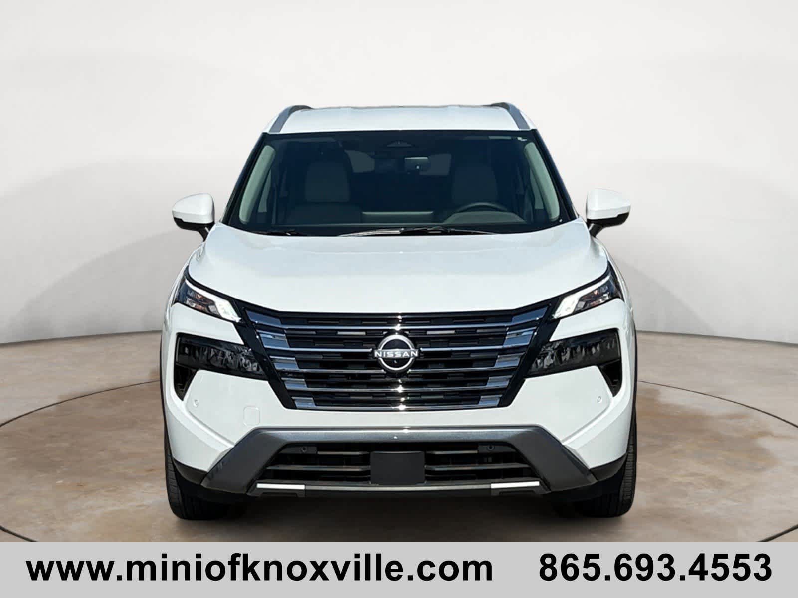 Used 2025 Nissan Rogue SL AWD/4WD image 8