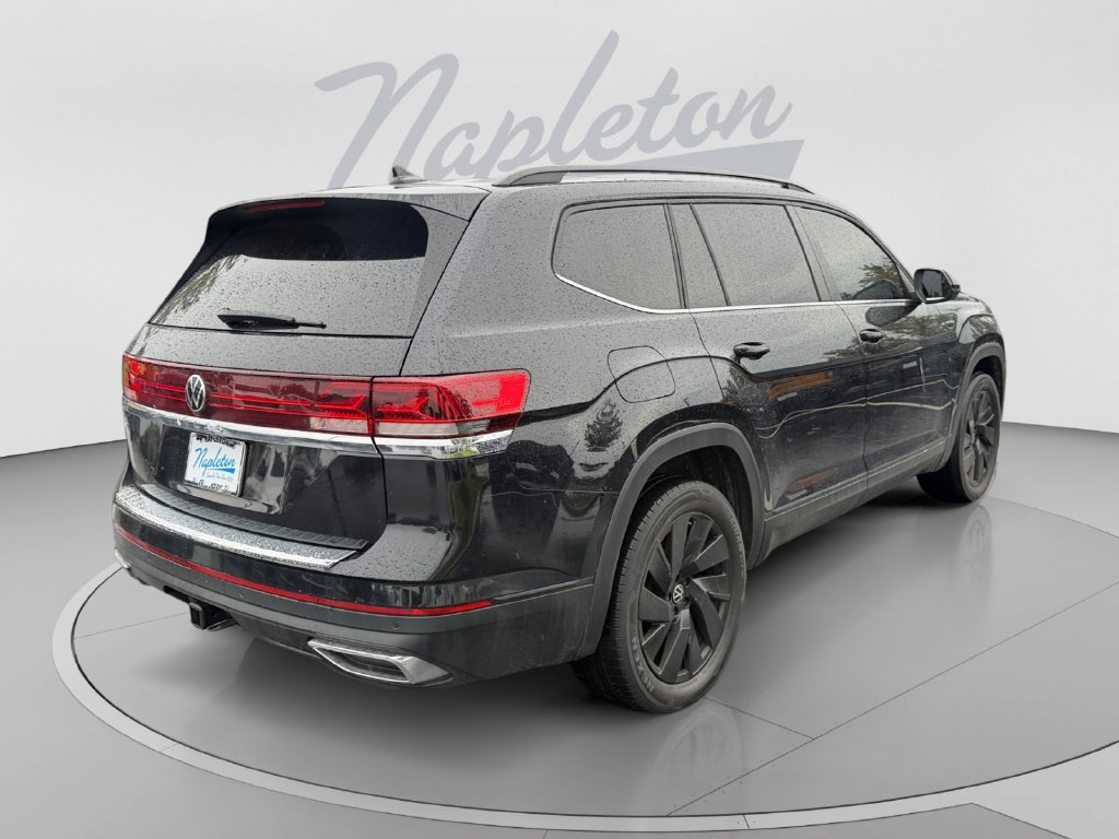 Used 2024 Volkswagen Atlas SE w/ Panoramic Sunroof Package FWD image 6