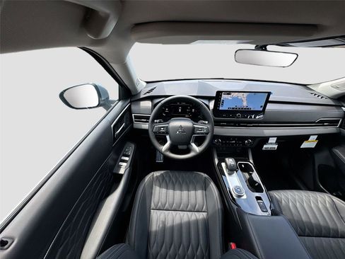 New 2026 Mitsubishi Outlander SEL FWD image 3
