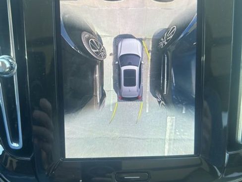 Used 2023 Volvo XC40 B5 Plus w/ Driver Assist Package image 2