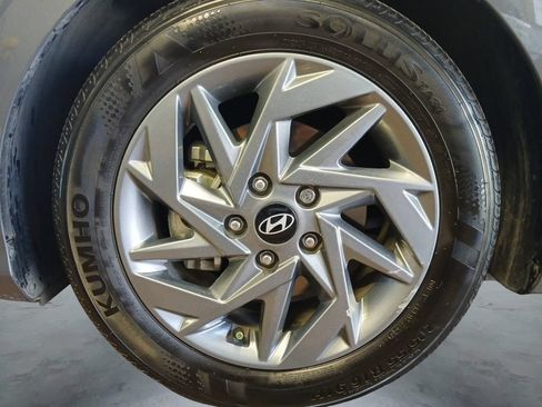 Used 2025 Hyundai Elantra Hybrid FWD image 17