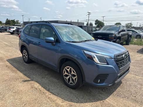 Used 2024 Subaru Forester Premium AWD/4WD image 4