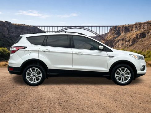 Used 2018 Ford Escape SE w/ SE Sync 3 Package image 2