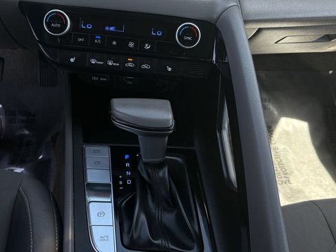 Used 2025 Hyundai Elantra SEL FWD image 17