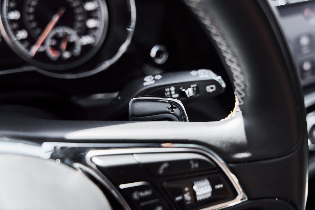 Used 2017 Bentley Bentayga AWD/4WD image 57