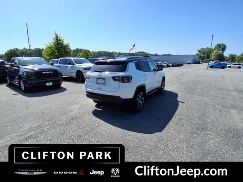 Certified 2025 Jeep Compass Limited w/ Elite Group AWD/4WD image 4