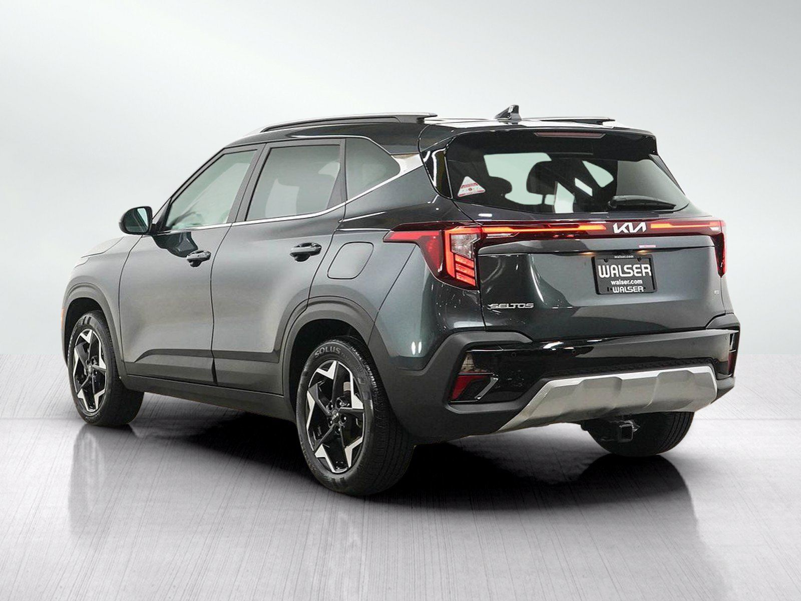 Used 2025 Kia Seltos EX w/ EX Sunroof Package AWD/4WD image 4
