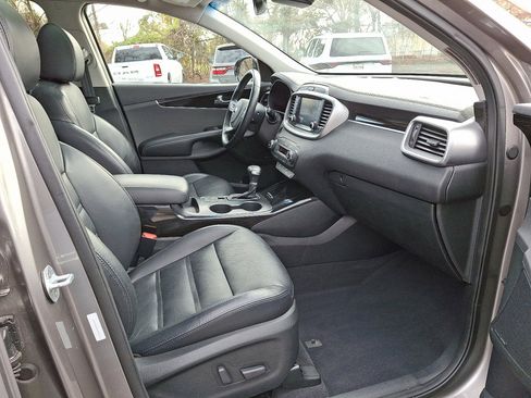 Used 2019 Kia Sorento EX w/ EX Touring Package image 11
