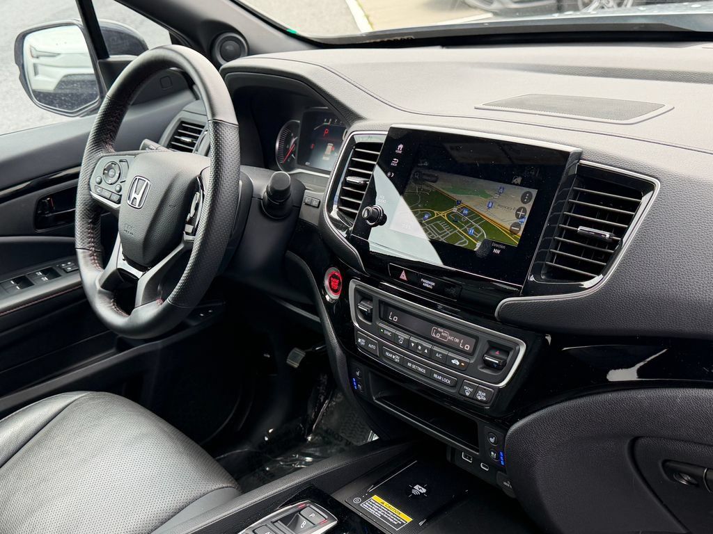 Used 2024 Honda Passport Black Edition image 13