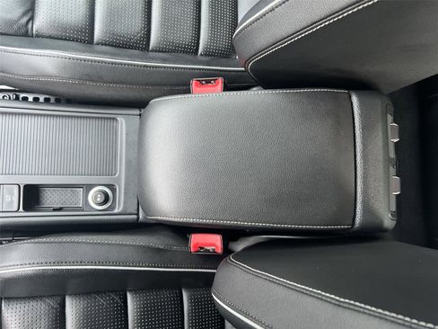 Used 2019 Volkswagen Golf R 4-Door image 22