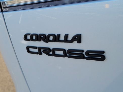 Used 2022 Toyota Corolla Cross LE image 6