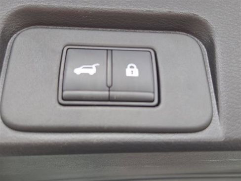 Certified 2025 Nissan Rogue SV image 32