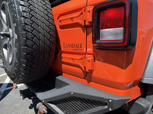 Certified 2018 Jeep Wrangler Sport AWD/4WD image 8