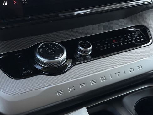 New 2026 Ford Expedition Active image 18