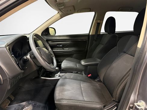 Used 2019 Mitsubishi Outlander ES image 12