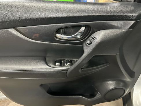 Used 2018 Nissan Rogue S FWD image 9