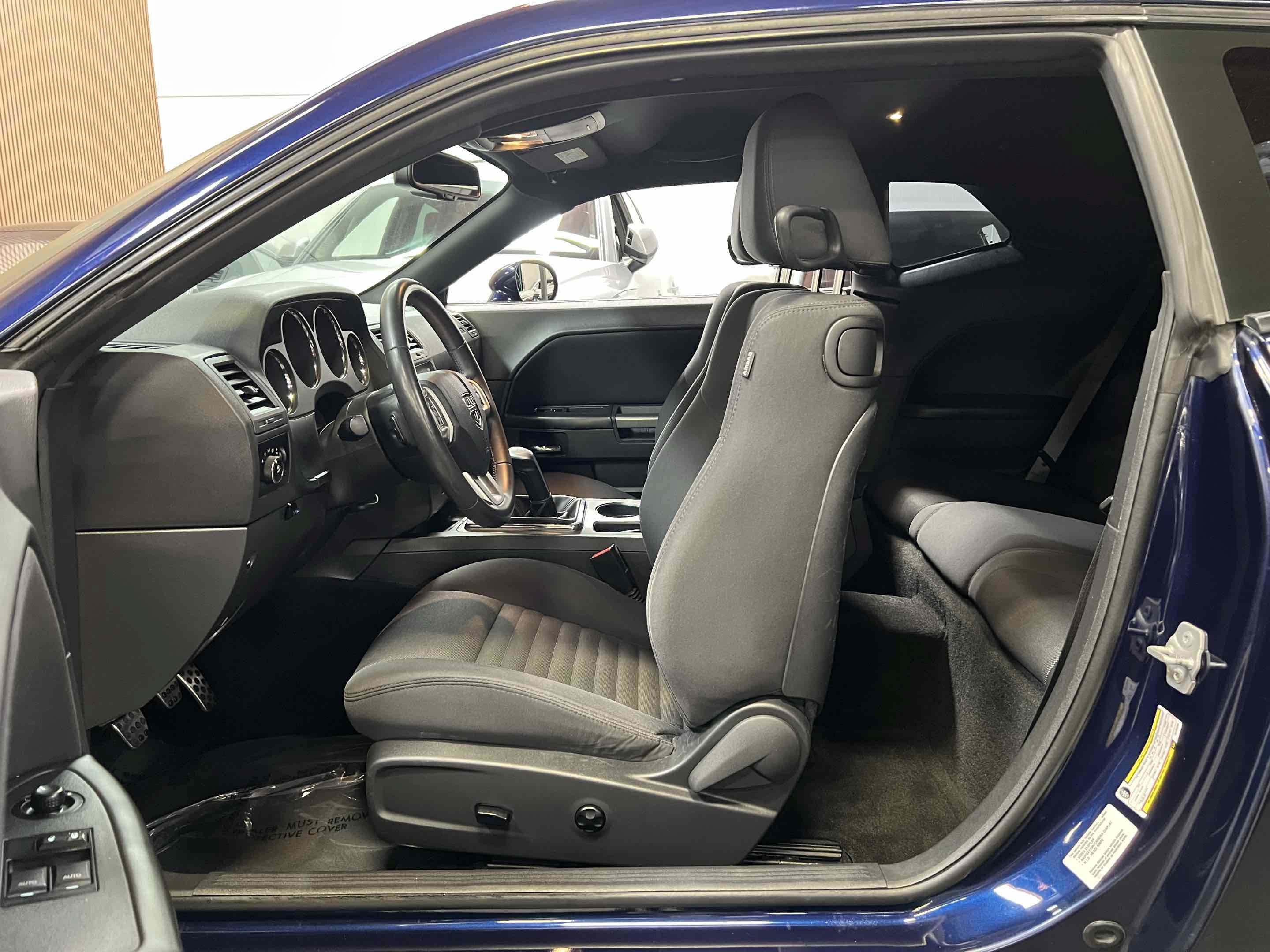 Used 2014 Dodge Challenger R/T RWD image 5