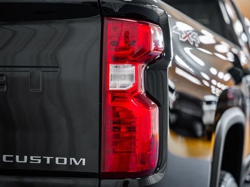 Used 2024 Chevrolet Silverado 2500 Custom image 22