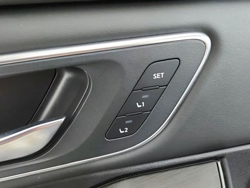 Used 2025 Nissan Rogue Platinum FWD image 20