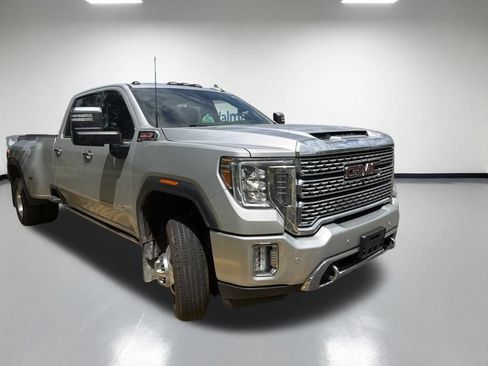 Used 2022 GMC Sierra 3500 Denali w/ Denali Ultimate Package AWD/4WD image 2
