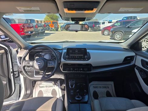 Used 2024 Nissan Rogue SV AWD/4WD image 16