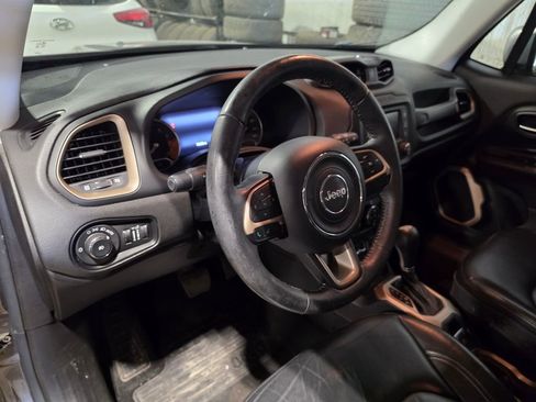 Used 2016 Jeep Renegade Limited image 4