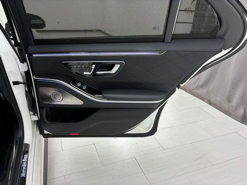 Used 2022 Mercedes-Benz S 580 4MATIC Sedan w/ AMG Line Package image 15