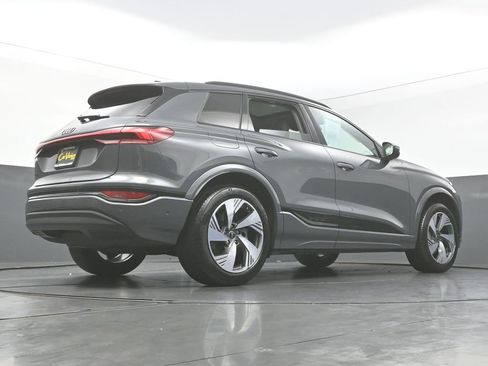 Used 2025 Audi Q6 e-tron Premium Plus w/ Premium Plus AWD/4WD image 45
