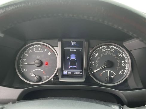 Used 2017 Toyota Tacoma TRD Off-Road image 14