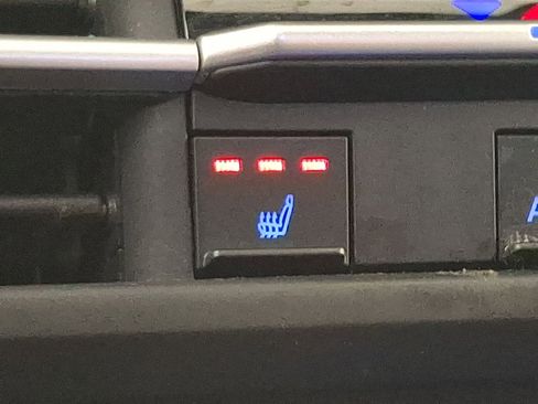 Used 2022 Toyota Sienna XLE image 25