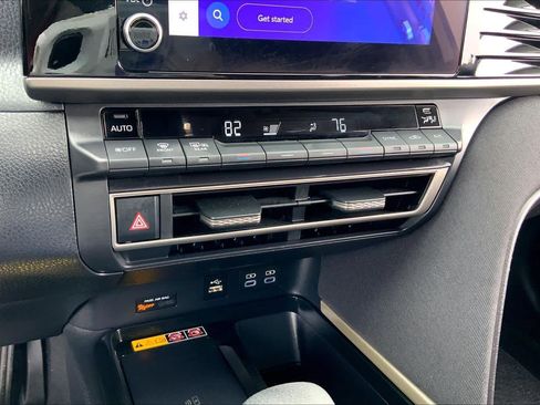 Used 2025 Toyota Camry LE w/ Convenience Package image 32