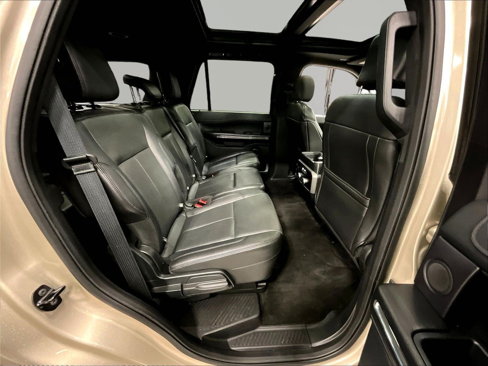 Used 2018 Ford Expedition XLT w/ Equipment Group 201A AWD/4WD image 25
